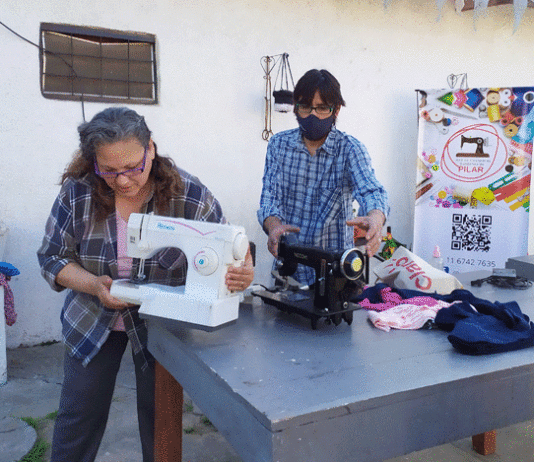 La Red de Costureras Solidarias presenta «Hilo Viajero», el taller de costura gratuito que recorrerá los barrios