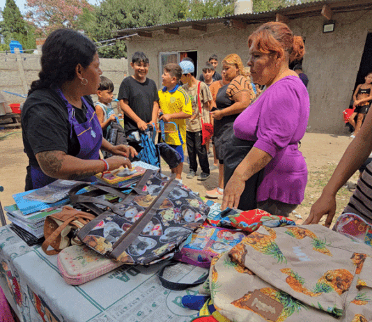 La Red de Costureras Solidarias de Pilar entregó útiles escolares en varios comedores y merenderos de la zona