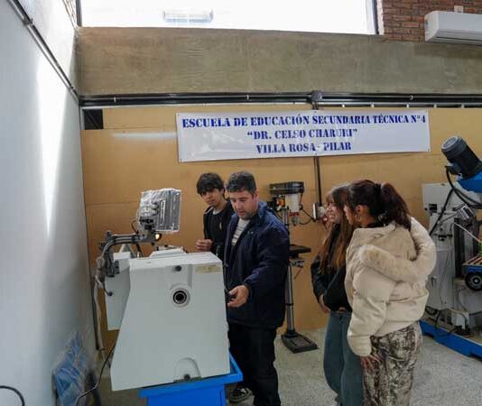 El municipio sigue fortaleciendo la educación técnica en el distrito