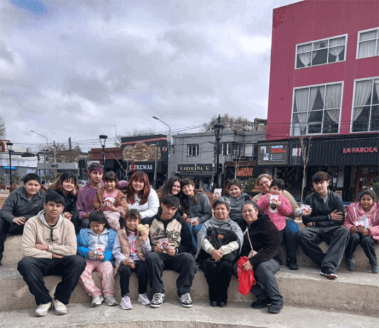 Más de 100 niños de comedores y merenderos disfrutaron del teatro durante las vacaciones de invierno